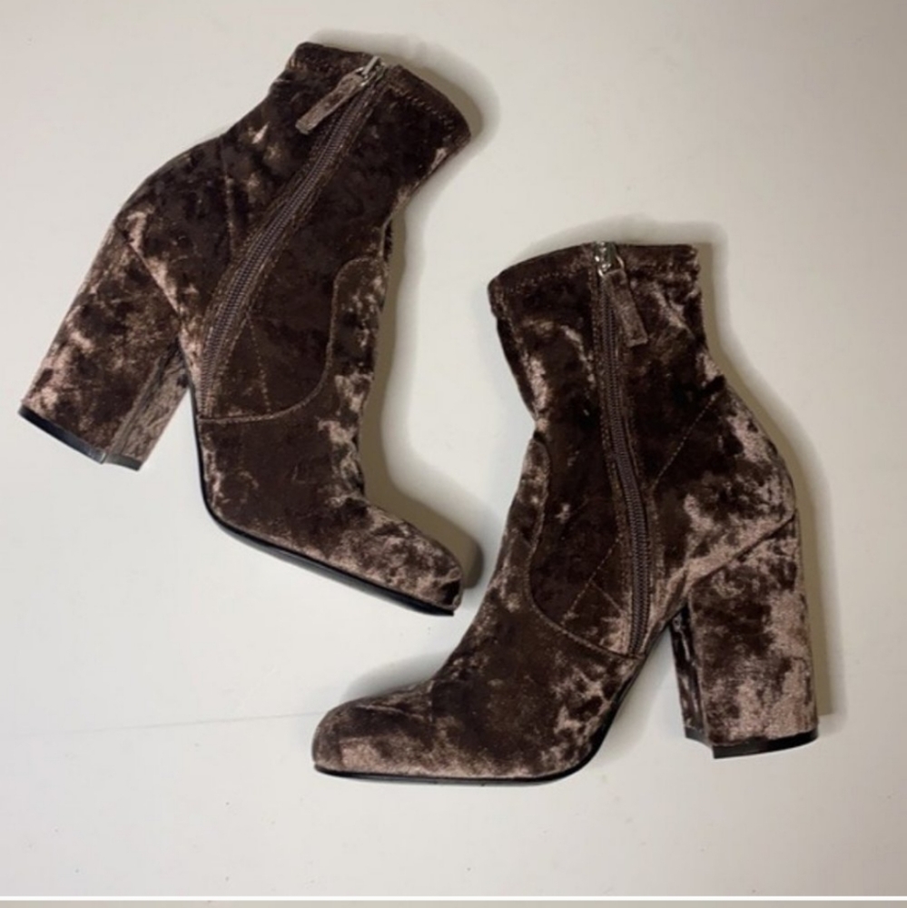 Steve Madden Gaze Velvet Sock Ankle Boot Size 6